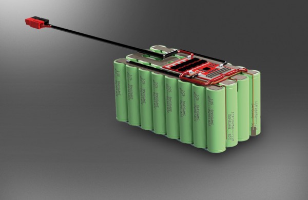 Green battery pack with BMS, cable and plug